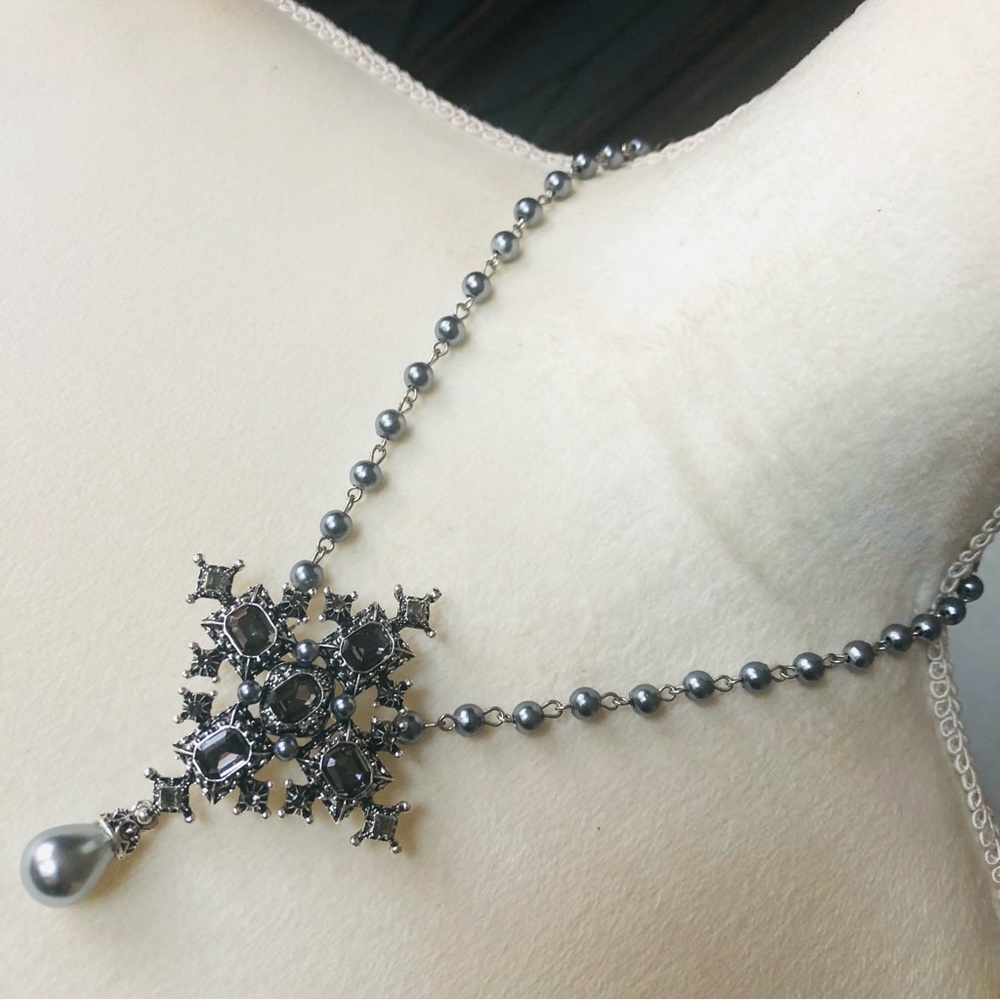 Handcrafted repurpose gray pearl & stone pendant simulated glass Pearl necklace